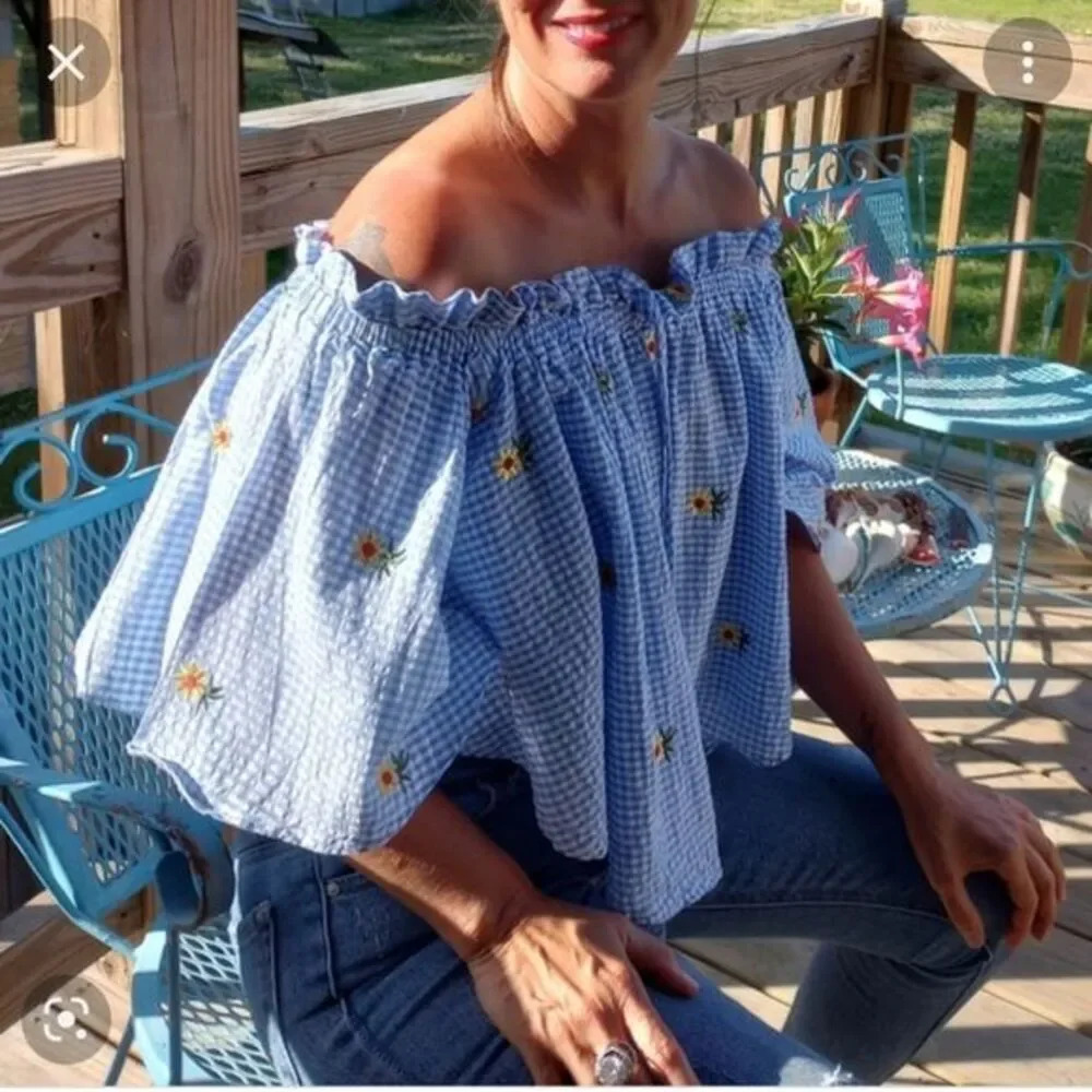 NWOT Romeo + Juliet Couture Gingham Sunflower off the shoulder top
